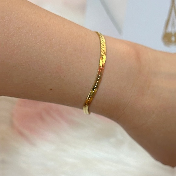 LOW START - CHRISTIAN DIOR GOLD TONE BRACELET- 7” long - Picture 10 of 12